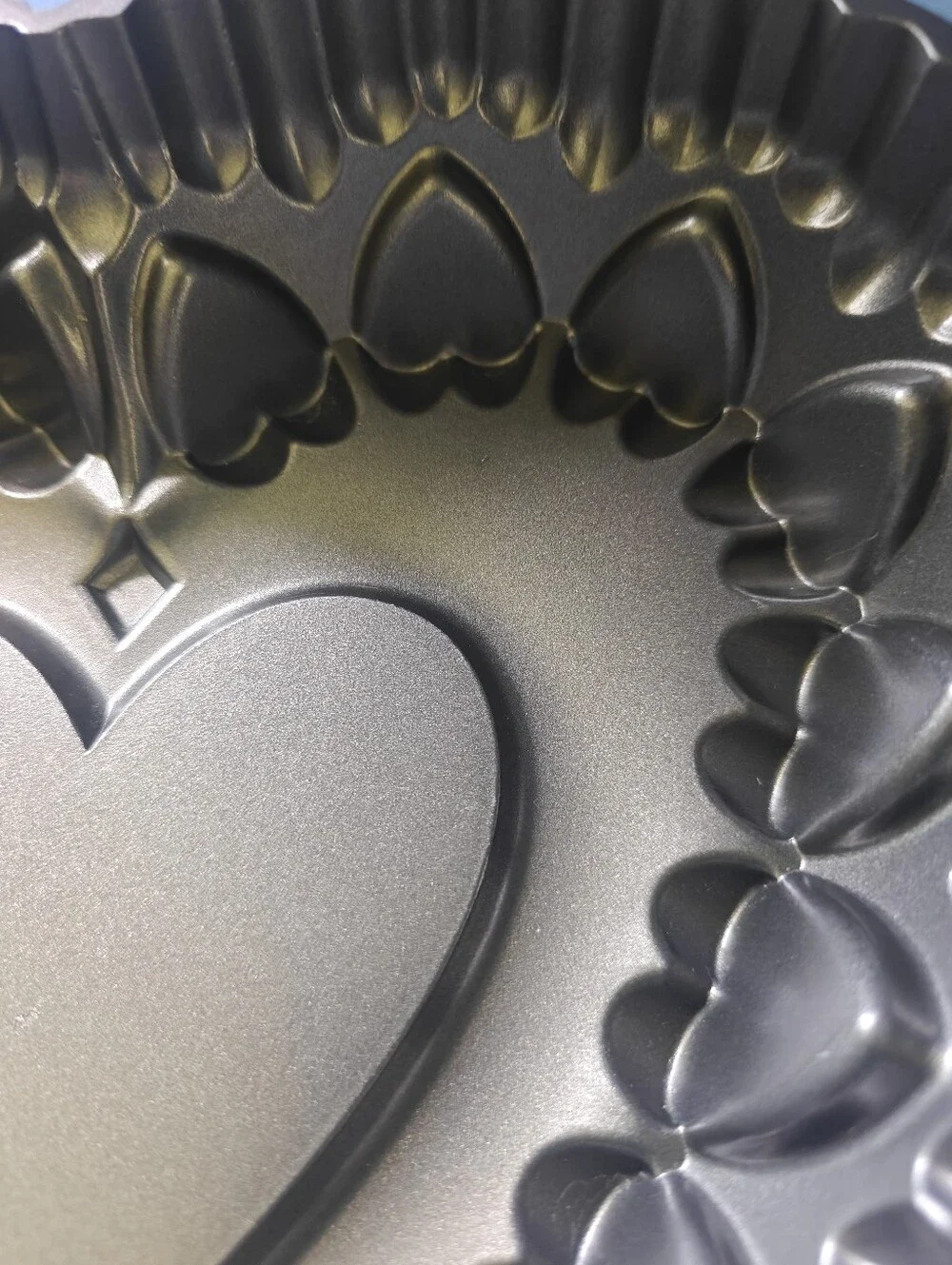 Wilton Crown of Hearts cake pan Cast Aluminum Rare